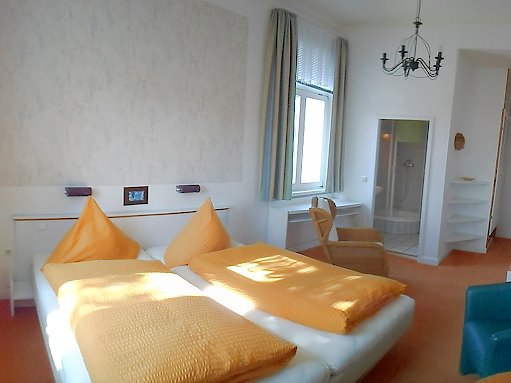 Zimmer 9